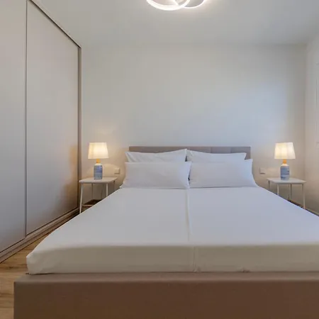 Happyplace - With Panoramic Sea View Heated Infinity Saltwater Pool *