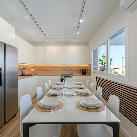 Happyplace - With Panoramic Sea View Heated Infinity Saltwater Pool *