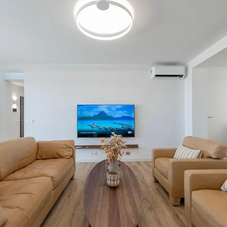 Villa Happyplace - With Panoramic Sea View Heated Infinity Saltwater Pool *